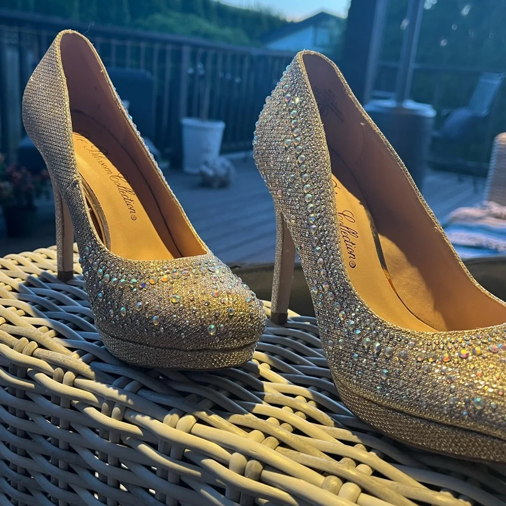 Women’s Heels - Picture 1 of 4